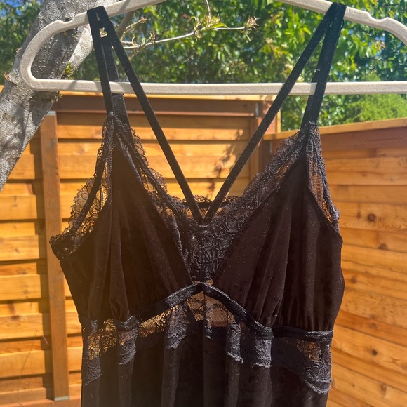 Torrid velvet dress- Black - Picture 4 of 9